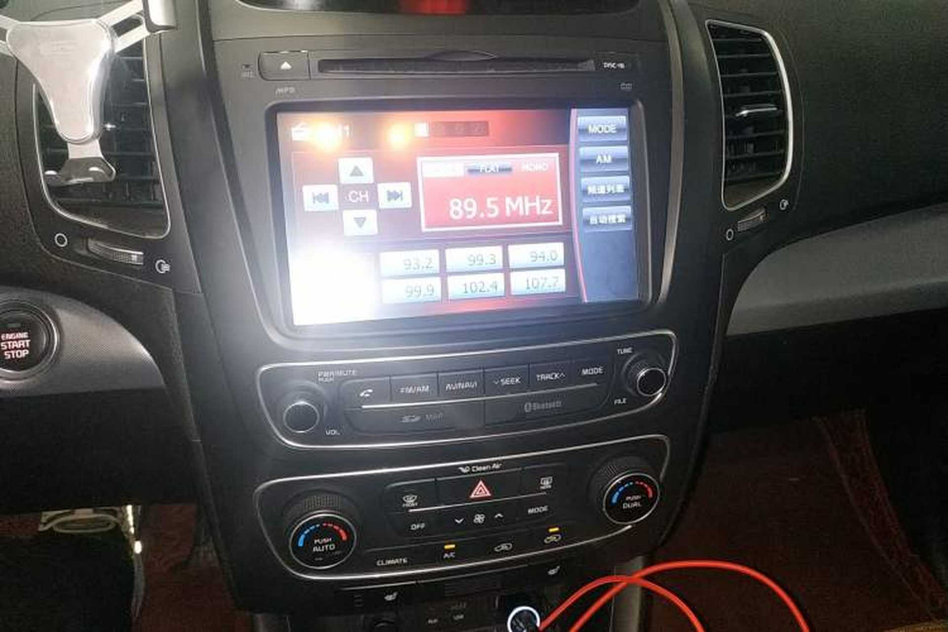 Used Kia Sorento 2013 2.4L 5-Seater Gasoline Luxury Version China IV Standard Audio And AC Panel