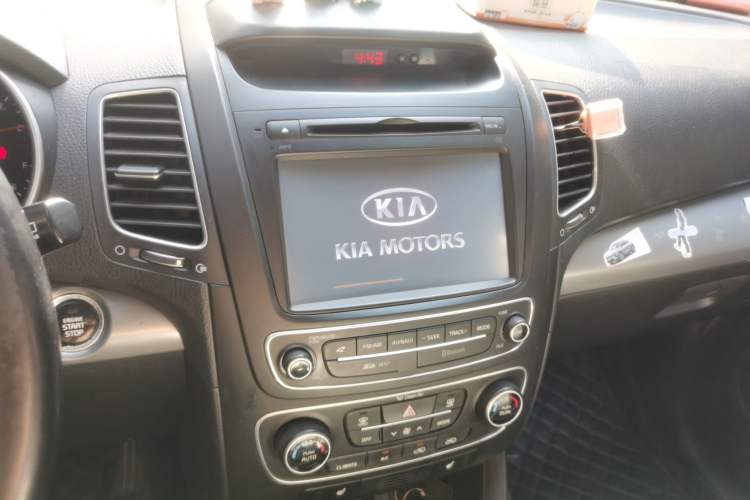 Used Kia Sorento 2013 2.2T 7-seat Diesel Luxury Edition Audio And AC Panel