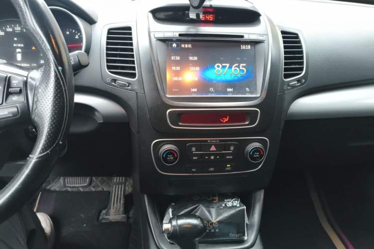 Used Kia Sorento 2013 2.4L 5-Seater Gasoline Comfort Version China IV Standard Audio And AC Panel
