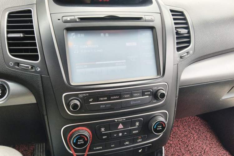 Used Kia Sorento 2013 2.2T 7-seat Diesel Luxury Edition Audio And AC Panel
