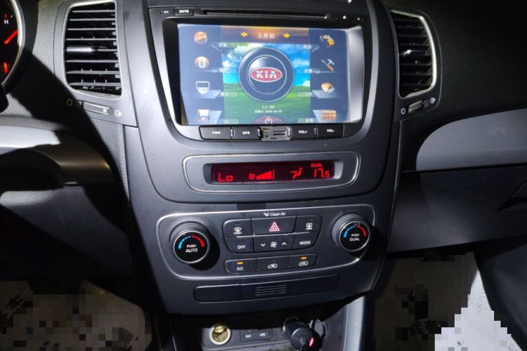 Used Kia Sorento 2013 2.4L 5-Seater Gasoline Comfort Edition Audio And AC Panel