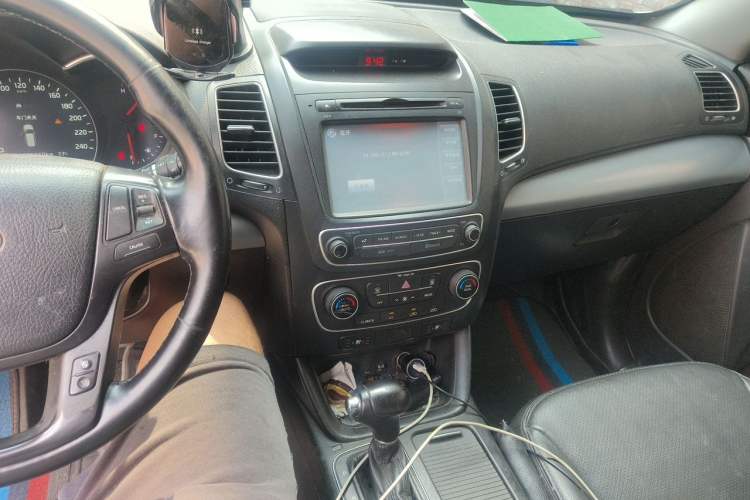 Used Kia Sorento 2013 2.2T 7-Seater Diesel Supreme Edition Audio And AC Panel