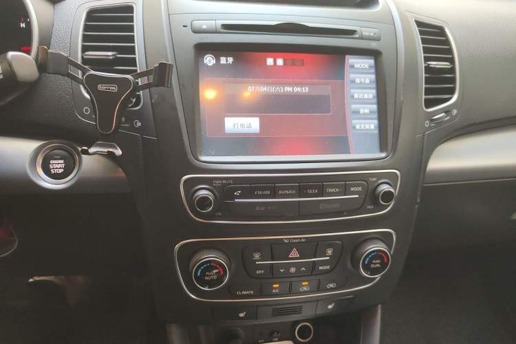 Used Kia Sorento 2013 2.4L 5-Seater Gasoline Luxury Version China V Standard Audio And AC Panel