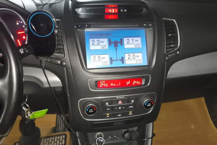 Used Kia Sorento 2013 2.4L 5-Seater Gasoline Comfort Edition Audio And AC Panel