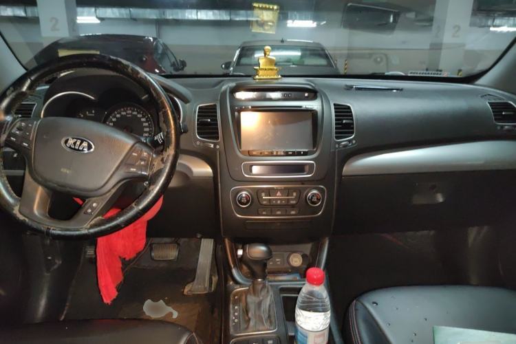Used Kia Sorento 2013 2.2T 5-Seater Diesel Comfort Edition Center Console