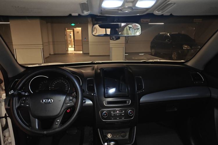 Used Kia Sorento 2013 2.2T 5-Seater Diesel Comfort Edition Center Console