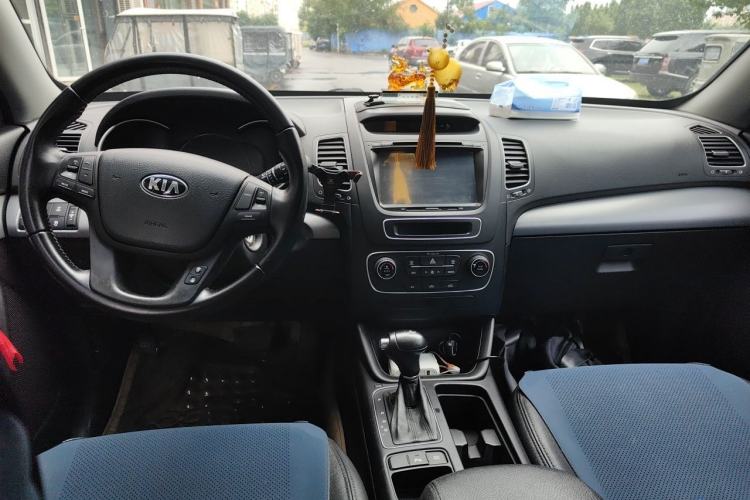 Used Kia Sorento 2013 2.4L 5-Seater Gasoline Comfort Version China IV Standard Center Console