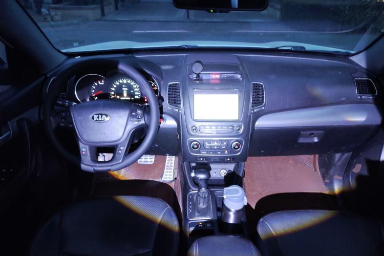 Used Kia Sorento 2013 2.2T 5-Seater Diesel Supreme Edition Center Console
