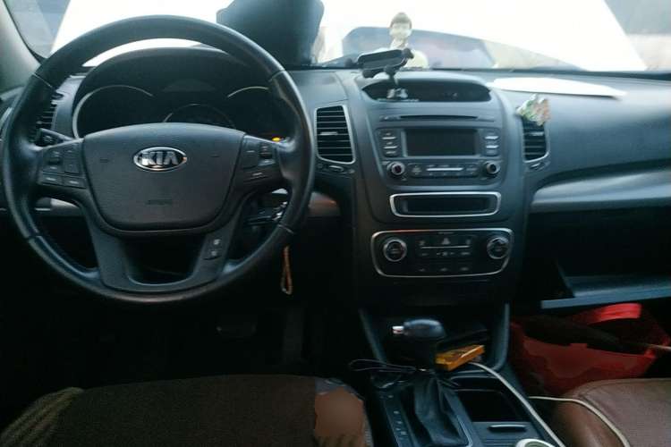 Used Kia Sorento 2013 2.2T 7-seat Diesel Comfort Edition Center Console