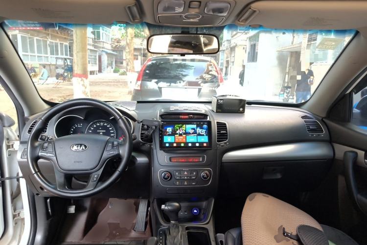 Used Kia Sorento 2013 2.4L 7-Seater Gasoline Comfort Version China IV Standard Center Console