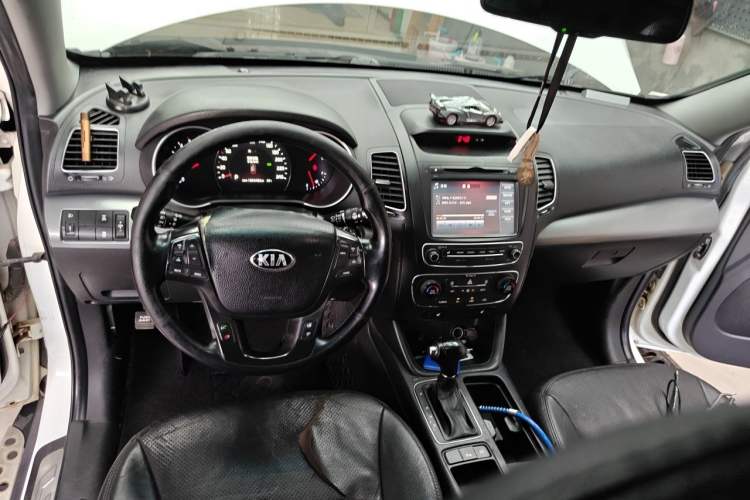Used Kia Sorento 2013 2.2T 5-Seater Diesel Luxury Edition Center Console