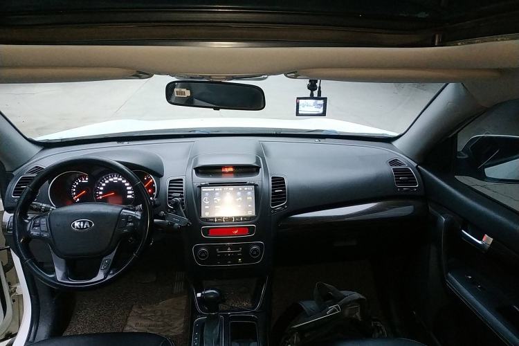 Used Kia Sorento 2013 2.4L 7-seat Gasoline Comfort Edition Center Console