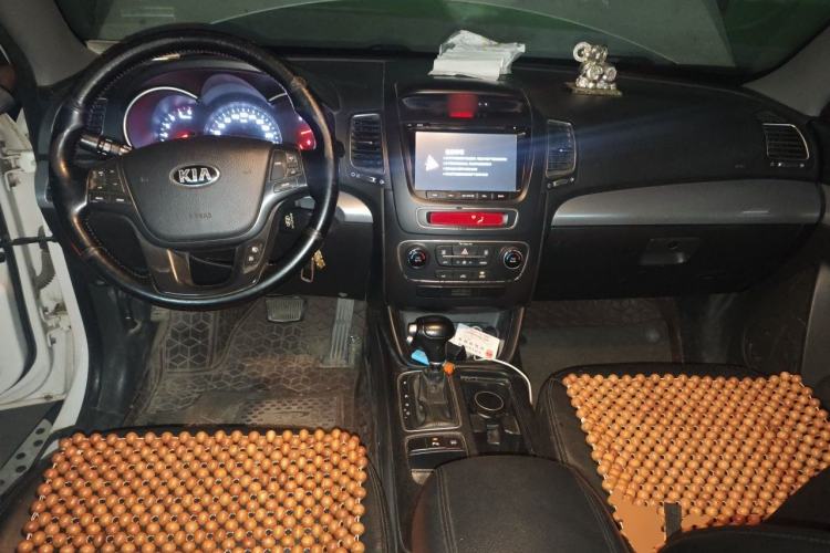 Used Kia Sorento 2013 2.2T 7-seat Diesel Comfort Edition Center Console