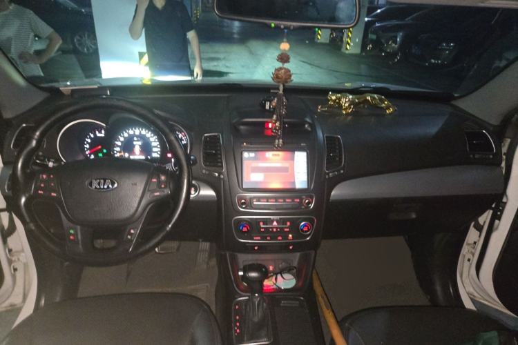 Used Kia Sorento 2013 2.2T 5-Seater Diesel Luxury Edition Center Console