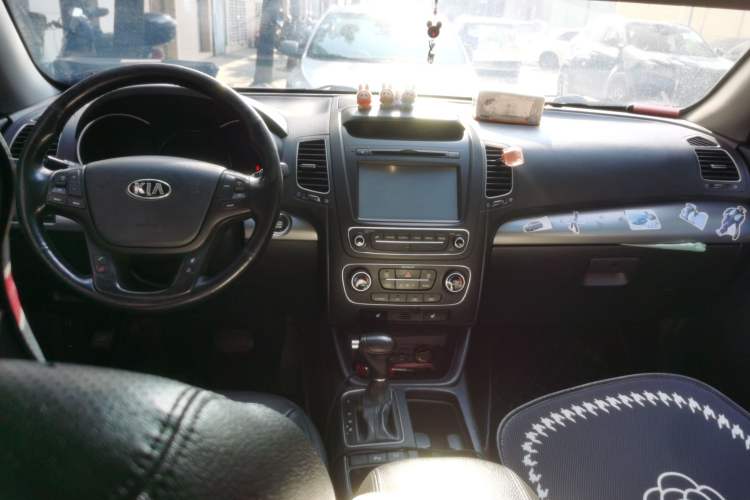 Used Kia Sorento 2013 2.2T 7-seat Diesel Luxury Edition Center Console