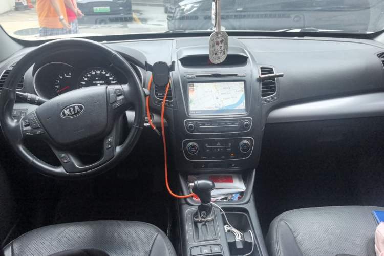 Used Kia Sorento 2013 2.2T 7-seat Diesel Luxury Edition Center Console