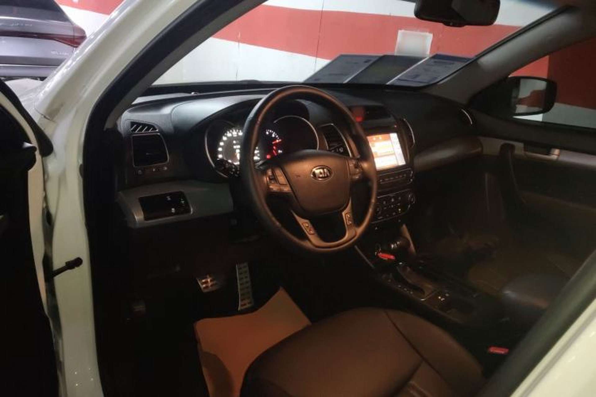 Used Kia Sorento 2013 2.2T 5-Seater Diesel Supreme Edition Center Console