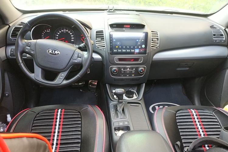 Used Kia Sorento 2013 2.4L 7-seat Gasoline Comfort Edition Center Console