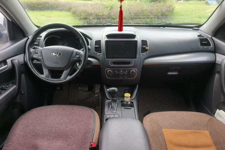 Used Kia Sorento 2013 2.4L 7-Seater Gasoline Comfort Version China IV Standard Center Console