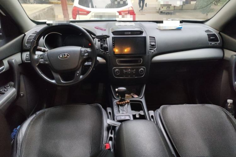 Used Kia Sorento 2013 2.4L 7-Seater Gasoline Comfort Version China IV Standard Center Console
