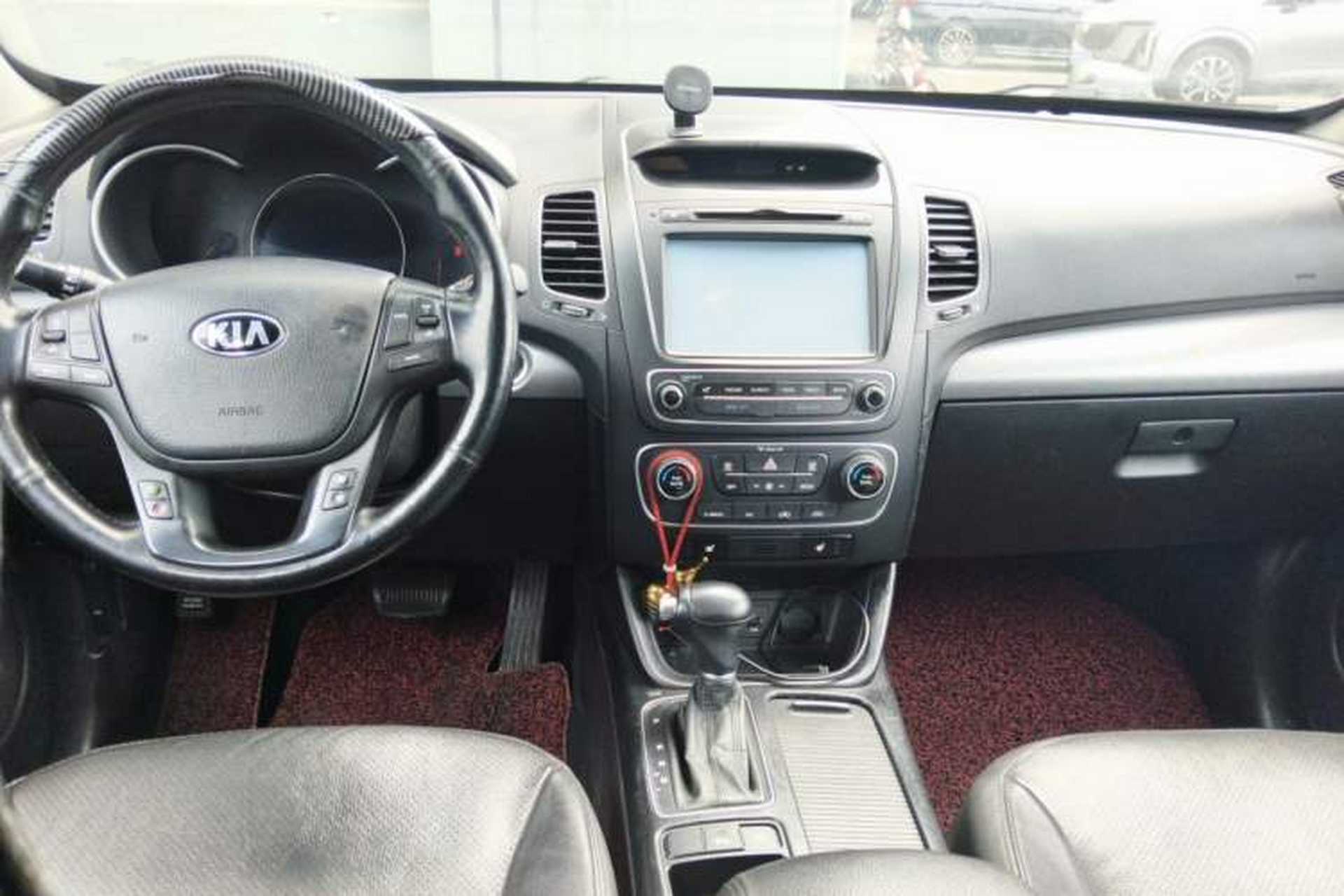 Used Kia Sorento 2013 2.2T 7-seat Diesel Luxury Edition Center Console