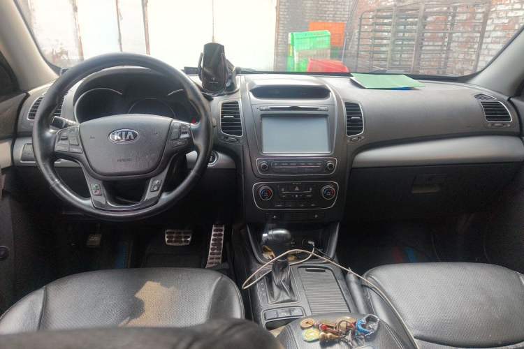 Used Kia Sorento 2013 2.2T 7-Seater Diesel Supreme Edition Center Console