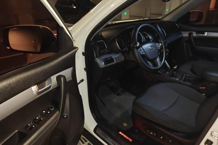 Used Kia Sorento 2013 2.2T 5-Seater Diesel Comfort Edition Driver Seat