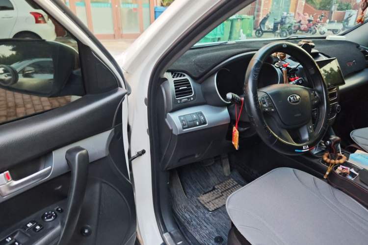 Used Kia Sorento 2013 2.4L 5-Seater Gasoline Comfort Version China IV Standard Driver Seat