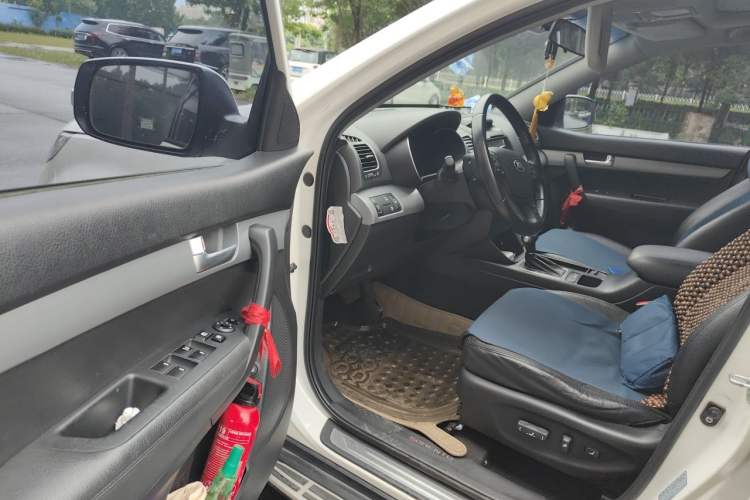 Used Kia Sorento 2013 2.4L 5-Seater Gasoline Comfort Version China IV Standard Driver Seat