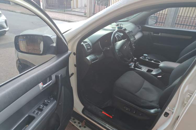 Used Kia Sorento 2013 2.2T 7-seat Diesel Comfort Edition Driver Seat