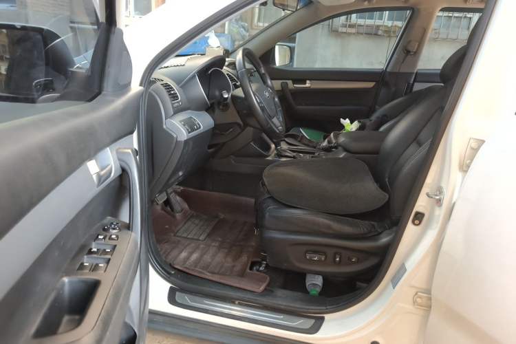 Used Kia Sorento 2013 2.4L 7-Seater Gasoline Comfort Version China IV Standard Driver Seat