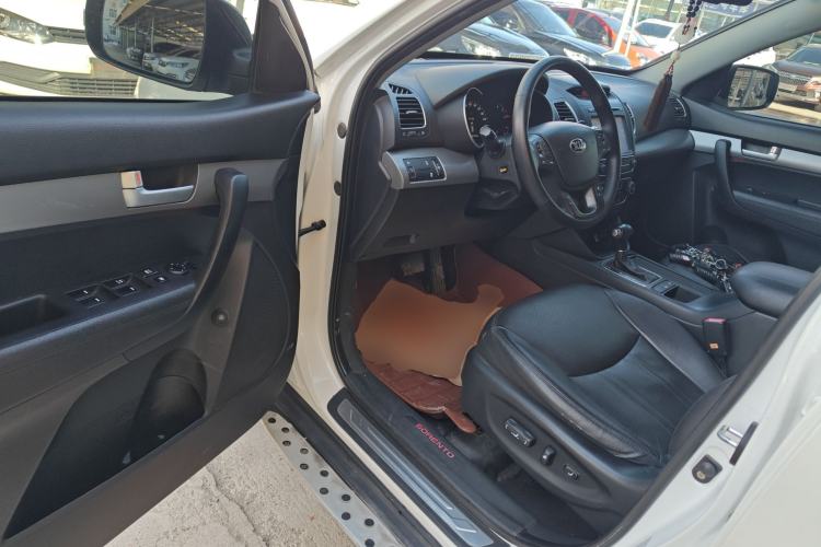 Used Kia Sorento 2013 2.4L 5-Seater Gasoline Luxury Version China IV Standard Driver Seat