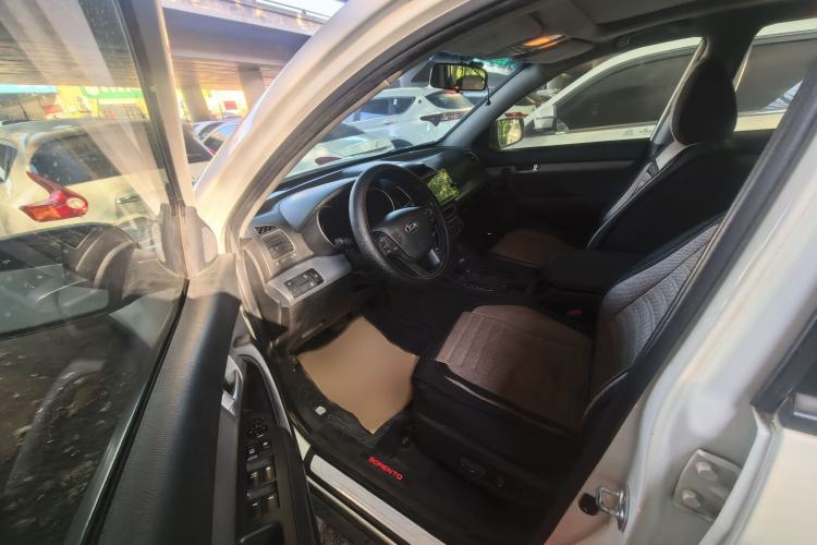 Used Kia Sorento 2013 2.4L 7-Seater Gasoline Comfort Version China IV Standard Driver Seat