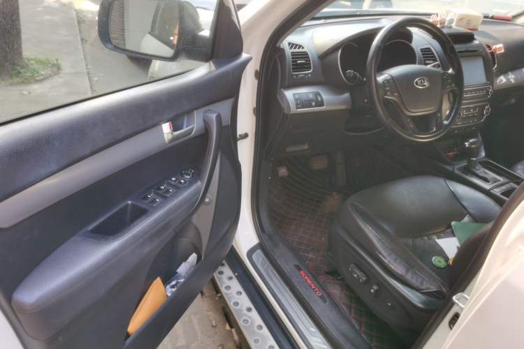 Used Kia Sorento 2013 2.2T 7-seat Diesel Luxury Edition Driver Seat