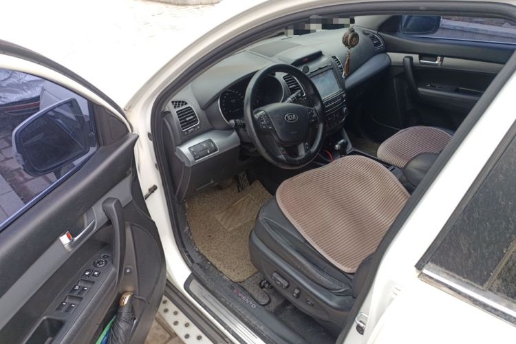 Used Kia Sorento 2013 2.4L 7-Seater Gasoline Luxury Version China IV Standard Driver Seat