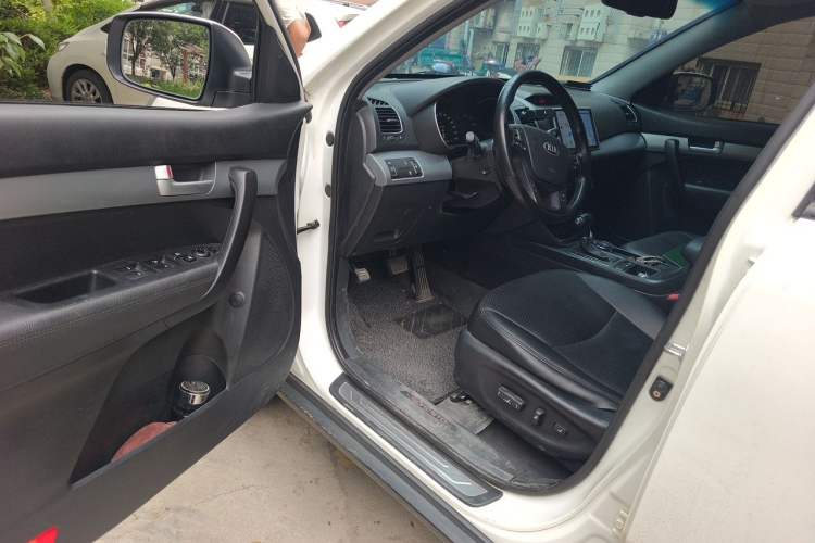 Used Kia Sorento 2013 2.2T 5-Seater Diesel Luxury Edition Driver Seat