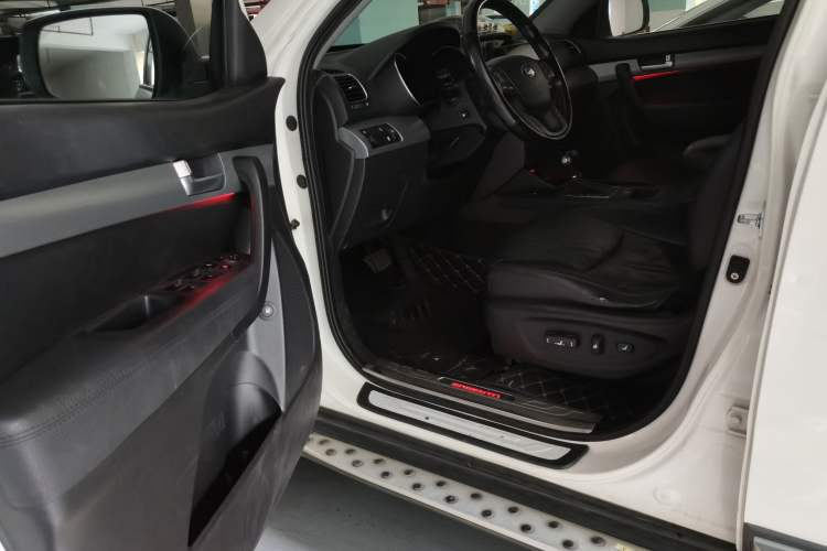 Used Kia Sorento 2013 2.4L 7-seat Gasoline Luxury Edition Driver Seat