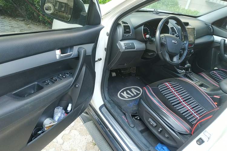 Used Kia Sorento 2013 2.4L 7-seat Gasoline Comfort Edition Driver Seat