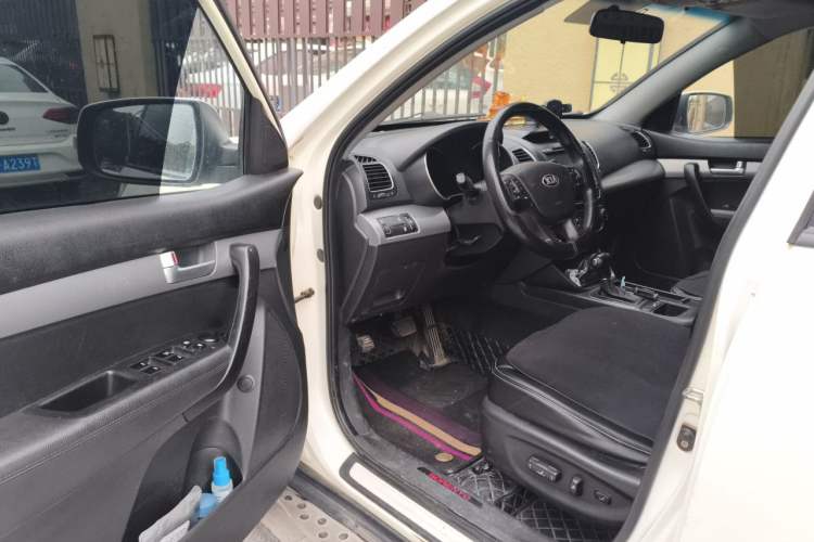 Used Kia Sorento 2013 2.4L 5-Seater Gasoline Comfort Version China IV Standard Driver Seat