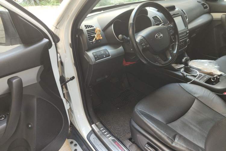 Used Kia Sorento 2013 2.4L 5-Seater Gasoline Luxury Version China V Standard Driver Seat