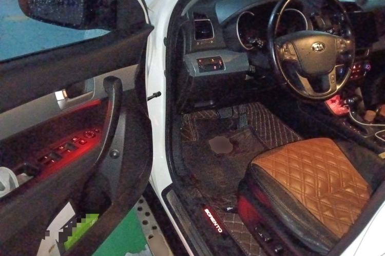Used Kia Sorento 2013 2.4L 7-seat Gasoline Comfort Edition Driver Seat