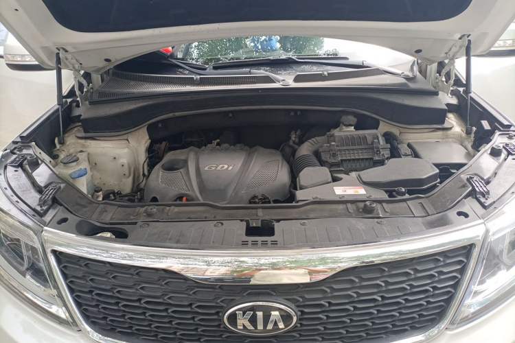 Used Kia Sorento 2013 2.4L 5-Seater Gasoline Luxury Version China IV Standard Engine Bay