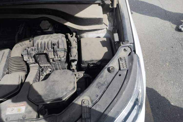Used Kia Sorento 2013 2.4L 5-seat Gasoline Luxury Edition Engine Bay Left