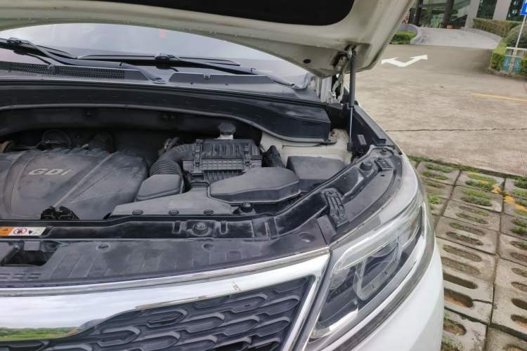Used Kia Sorento 2013 2.4L 7-Seater Gasoline Comfort Version China IV Standard Engine Bay Left