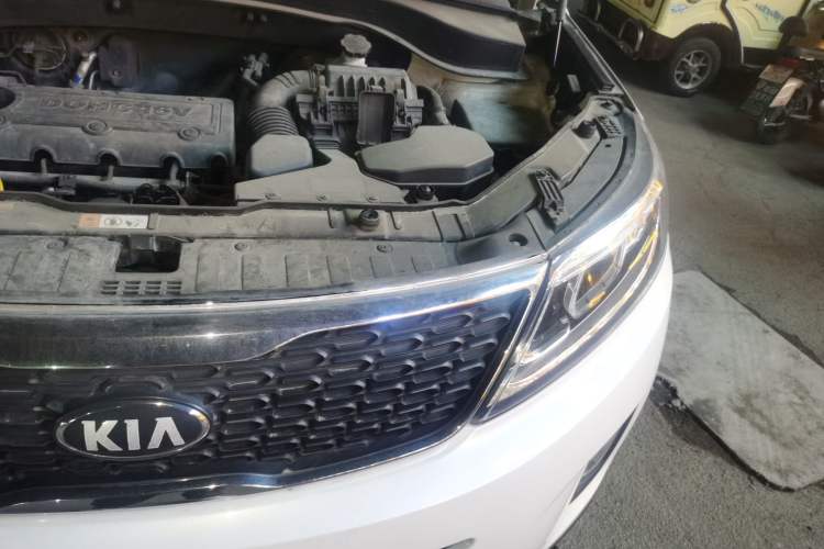 Used Kia Sorento 2013 2.4L 5-Seater Gasoline Comfort Edition Engine Bay Left