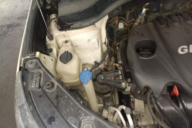 Used Kia Sorento 2013 2.4L 7-Seater Gasoline Luxury Version China IV Standard Engine Bay Right