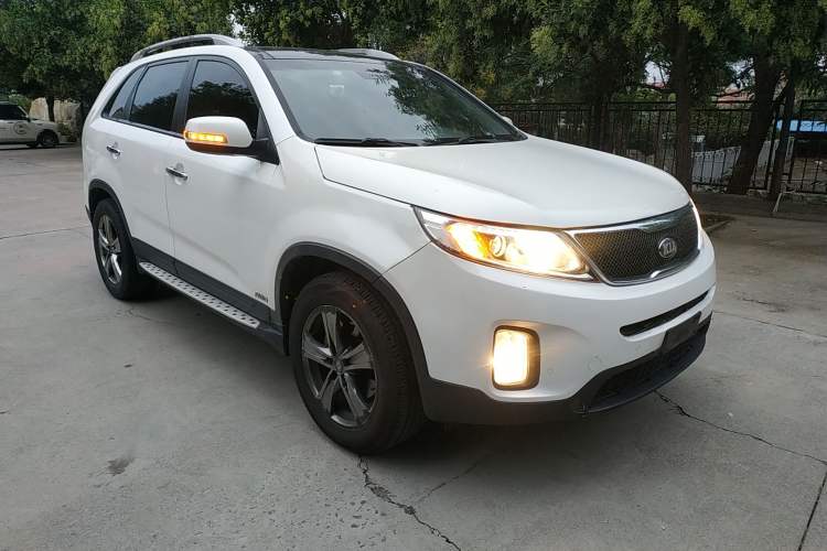 Used Kia Sorento 2013 2.4L 7-seat Gasoline Comfort Edition Front Right 45 Deg