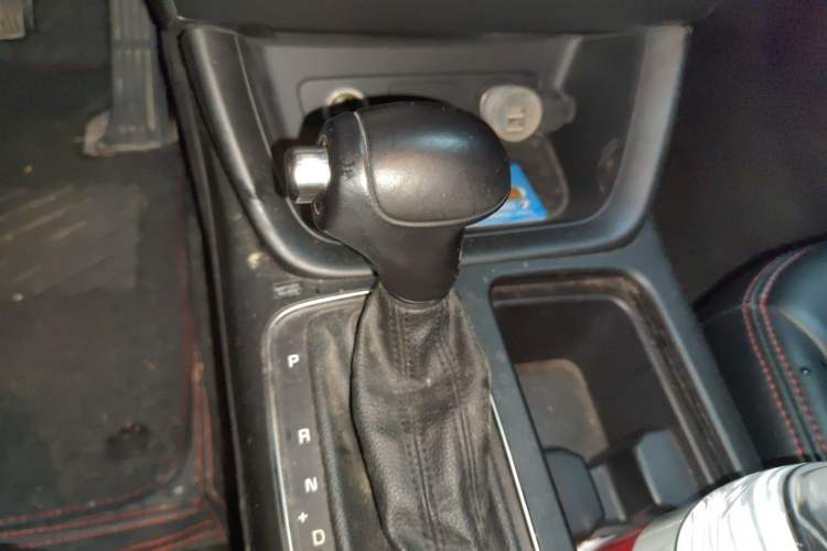 Used Kia Sorento 2013 2.2T 5-Seater Diesel Comfort Edition Gear Lever