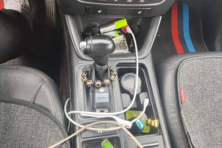 Used Kia Sorento 2013 2.4L 7-seat Gasoline Luxury Edition Gear Lever