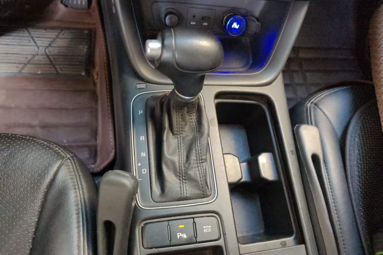 Used Kia Sorento 2013 2.4L 7-Seater Gasoline Comfort Version China IV Standard Gear Lever